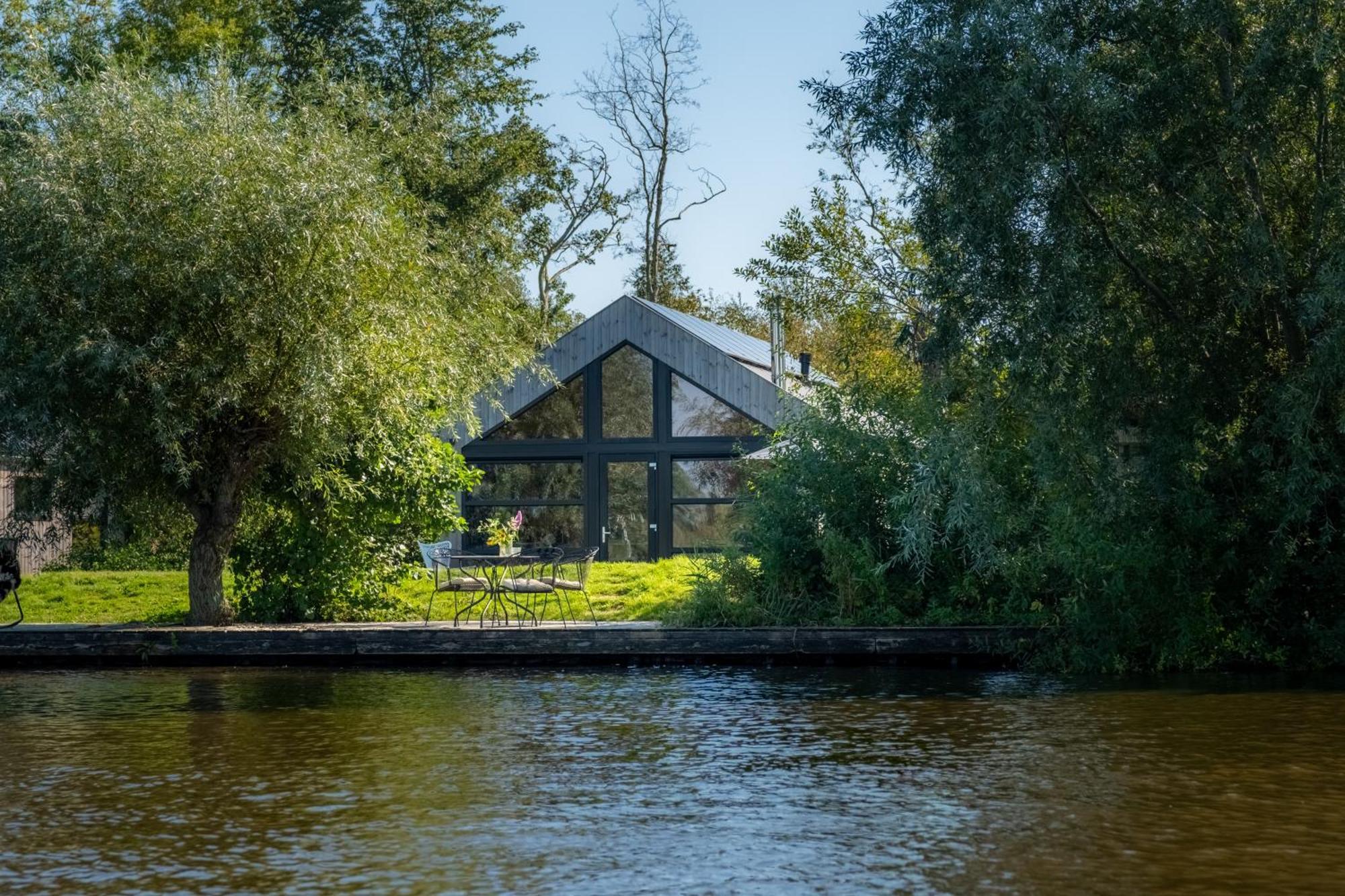 Pean-Buiten Waterlodges Nes  Exterior photo