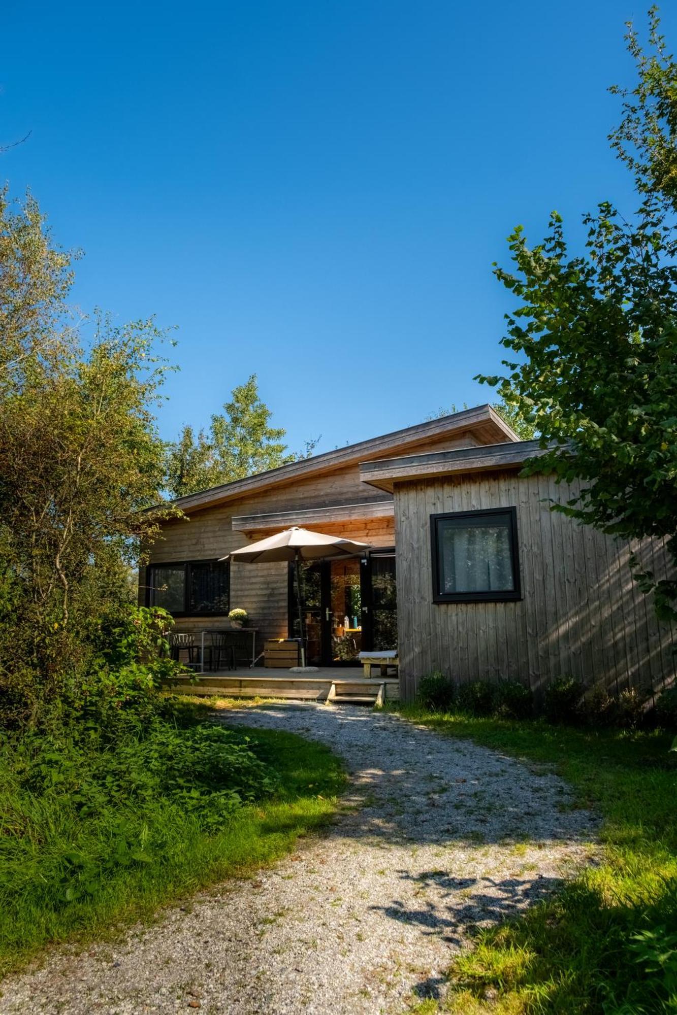 Pean-Buiten Waterlodges Nes  Exterior photo